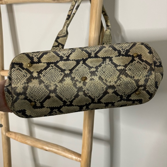 Brahmin snake print leather neutral taupe medium shoulder bag purse - Picture 4 of 15